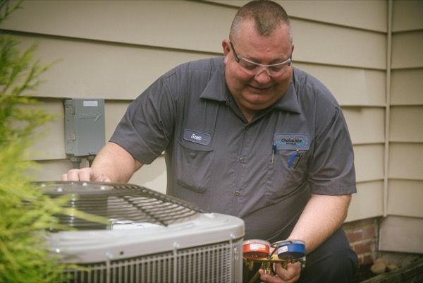 Woman at Computer - Choice Aire HVAC Services Northeast Ohio 